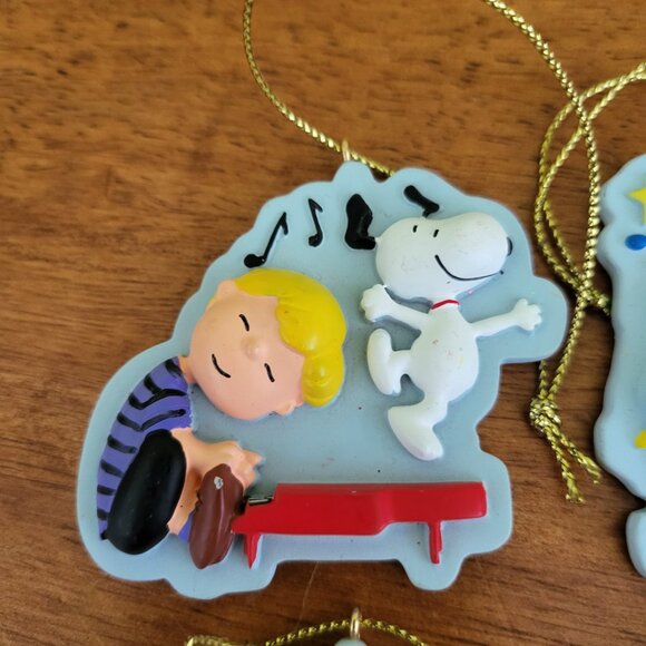 Peanuts Hallmark 2011 Christmas Ornaments Set x4 United Feature Syndicate Inc T7 - Picture 4 of 9